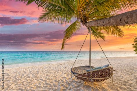 Summer beach [online jigsaw puzzle].